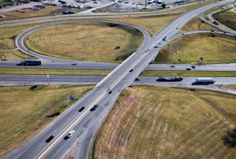 Con pocas exigencias, adjudicaron los �ltimos 3900 kil�metros de rutas por peaje