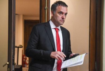 Adorni quiso justificar su patrimonio: dice que gan� 590 mil d�lares por la venta de cripto y que los ten�a en la casa
