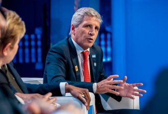 Caputo dijo que la Argentina posee "un excedente de d�lares" y apuesta al RIGI