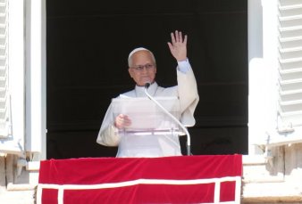 El Papa León XIV exhibe una sostenida recuperación y calculan que en unos diez días deciden si hace la gira