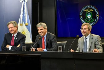 Econom�a concret� ayer un nuevo canje de deuda