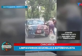 Video: limpiavidrios acuchill a automovilista para robarle en Chacarita